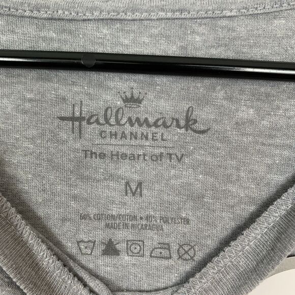 Hallmark Channel NWT Grey Short Sleeve Holiday T-Shirt Size M Happy Hour - Picture 4 of 6